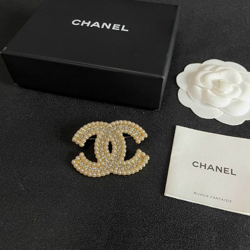 Chanel Brooch 07yxs24